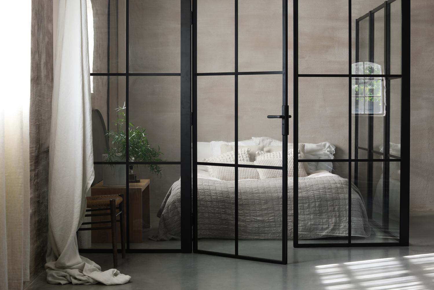 Industrial walls from Nooliliving, sound-insulated glass walls. Perfect room dividers for all rooms