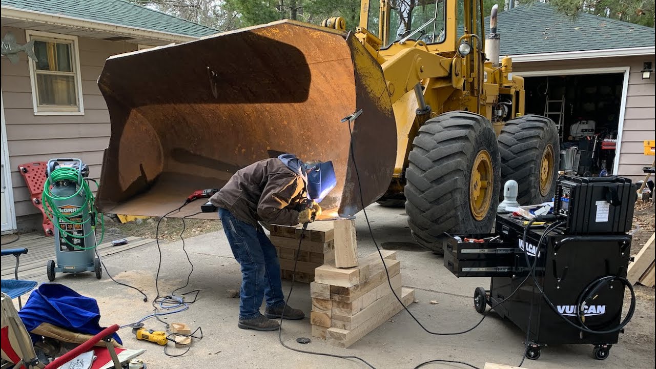Welding and Repairing a Cracked Wheel Loader Bucket (Pay Loader Part 3)