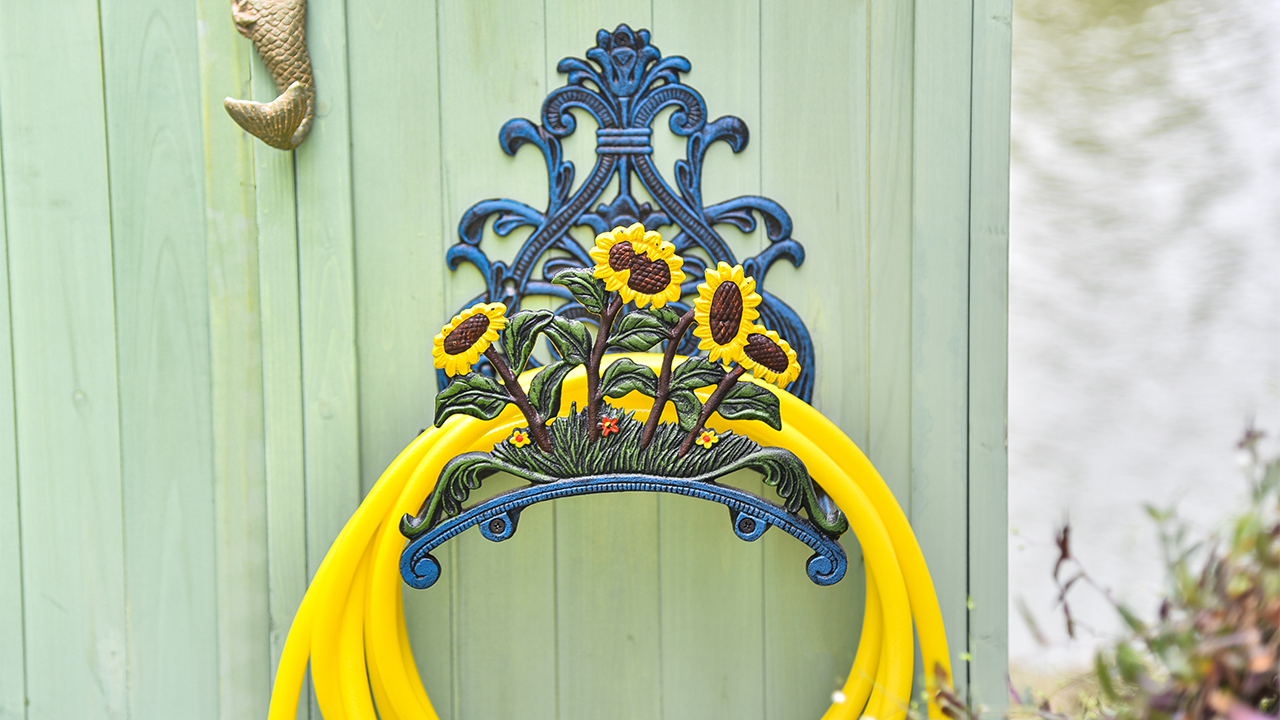 Amazon.com : Sungmor Cast Iron Heavy Duty Garden Hose Holder - Decorative  Hand-Painted Sunflower Wall Mounted Water Hose Hanger - Wall Decoration  Hanging Hose Rack - Hose Reel Storage Butler - Metal