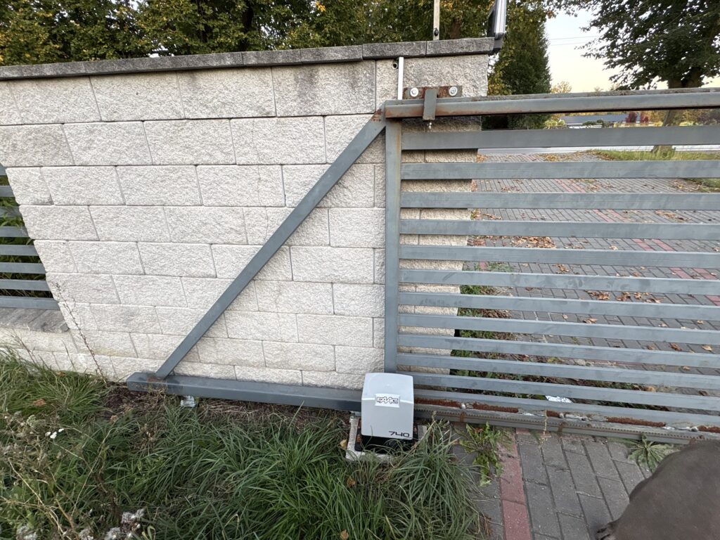 Dlaczego warto wybrać mobilną opcję? Bo jest szybciej i taniej, elektryk, ślusarz, spawacz, monter, wszystko w jednej firmie.