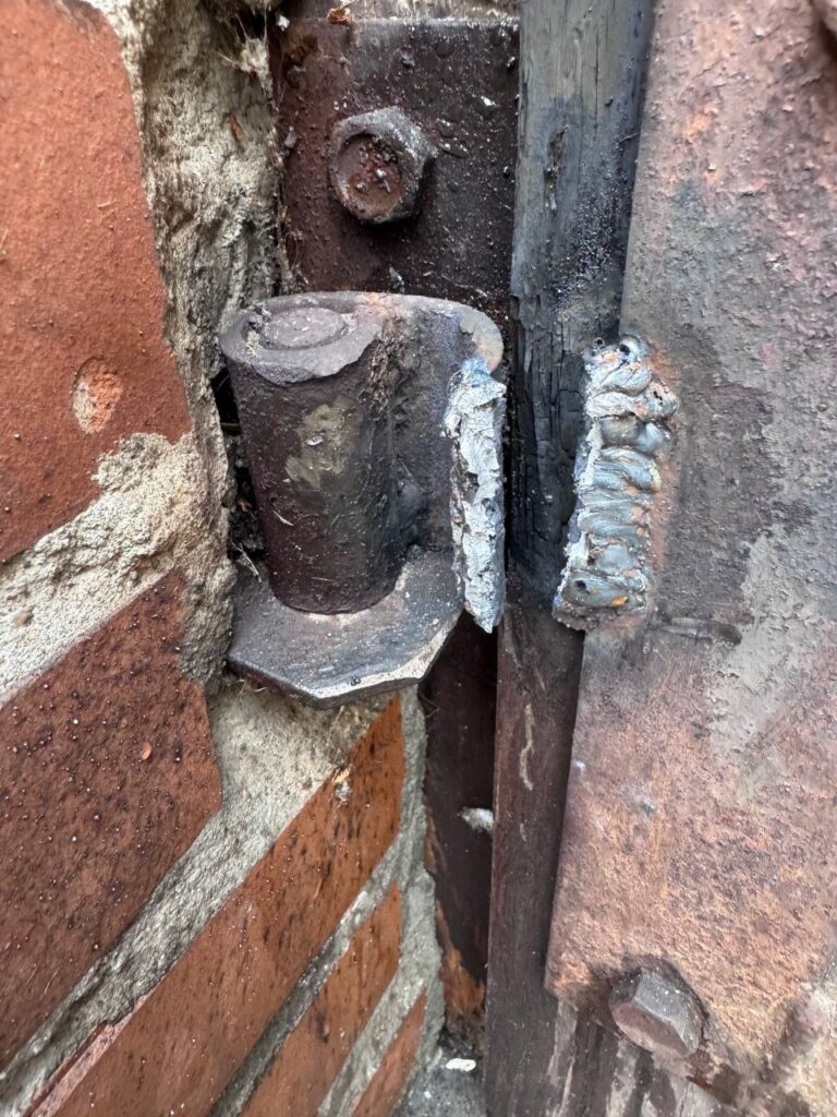 Spawanie Warszawa i okolice z dojazdem do klienta, naprawiamy bramy, furtki, zawiasy, balustradynaprawiamy bramy, furtki, zawiasy, balustrady.